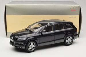 Audi Q7 4L Lava Grey Minichamps 1:18 5010507625 Métal — image 8 sur 8