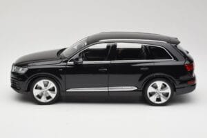 Audi Q7 4M Orca Black Minichamps 1:18 5011407625 Métal — image 4 sur 8