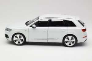 Audi Q7 4M Blanc Minichamps 1:18 110014000 Métal — image 4 sur 8