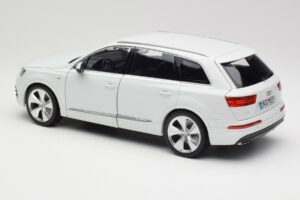 Audi Q7 4M Blanc Minichamps 1:18 110014000 Métal — image 7 sur 8
