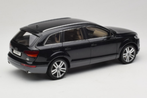 Audi Q7 Noir Kyosho 1:18 09221BK Métal — image 3 sur 8