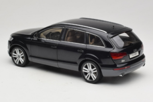 Audi Q7 Noir Kyosho 1:18 09221BK Métal — image 7 sur 8