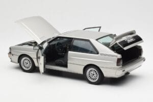 Audi Quattro LWB Argent AUTOart 1:18 70303 Métal — image 5 sur 8
