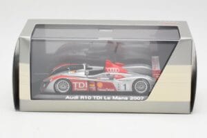 Audi R10 TDI LMP1 #1 F. Biela / E. Pirro / M. Werner 24 Hours of Le Mans 2007 Minichamps 1:43 5020700213 Métal — image 4 sur 4