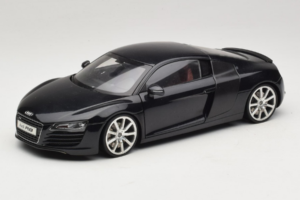 Audi R8 Noir Kyosho 1:18 09213BK Métal