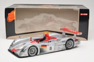 Audi R8 LMP900 #8 Audi Sport Team Joest F. Biela / E. Pirro / T. Kristensen 24 Hours of Le Mans 2000 Maisto 1:18 38899 Métal — image 6 sur 6