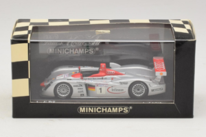 Audi R8 LMP #1 F. Biela / E. Pirro / T. Kristensen 24 Hours of Le Mans Winner 2001 Minichamps 1:43 400011201 Métal — image 4 sur 4
