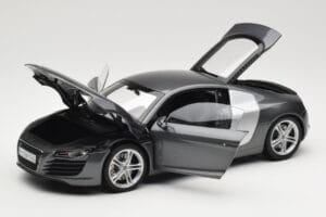Audi R8 Type 42 4.2 Daytona Grey Kyosho 1:18 5010618425 Métal — image 2 sur 8