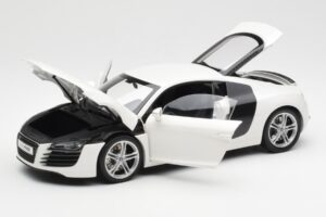 Audi R8 Type 42 Blanc Kyosho 1:18 09213W Métal — image 2 sur 8