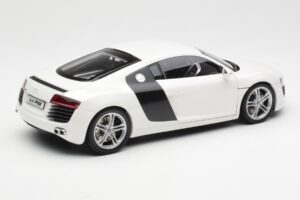 Audi R8 Type 42 Blanc Kyosho 1:18 09213W Métal — image 3 sur 8