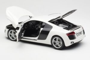 Audi R8 Type 42 Blanc Kyosho 1:18 09213W Métal — image 5 sur 8