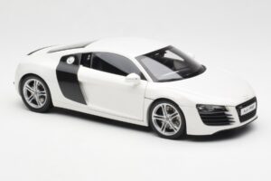 Audi R8 Type 42 Blanc Kyosho 1:18 09213W Métal — image 6 sur 8