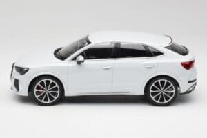 Audi RS Q3 F3 Sportback Glacier White Metallic Minichamps 1:18 155018105 Métal — image 3 sur 6