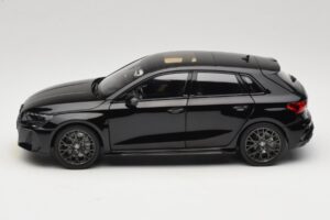 Audi RS3 8Y Sportback Myth Black Norev 1:18 188388 Métal — image 4 sur 8