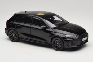 Audi RS3 8Y Sportback Myth Black Norev 1:18 188388 Métal — image 6 sur 8