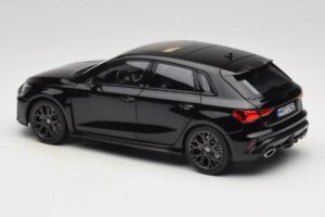 Audi RS3 8Y Sportback Myth Black Norev 1:18 188388 Métal — image 7 sur 8