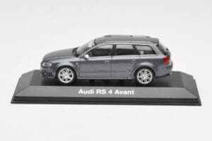 Audi RS4 B7 Avant Gris Minichamps 1:43 5010509223 Métal