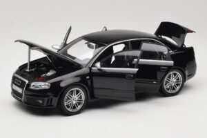Audi RS4 B7 Sedan Phantom Black Minichamps 1:18 5010509115 Métal — image 2 sur 8