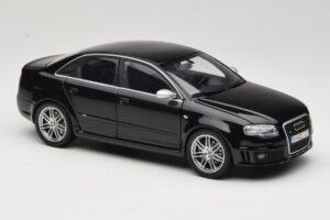 Audi RS4 B7 Sedan Phantom Black Minichamps 1:18 5010509115 Métal — image 6 sur 8