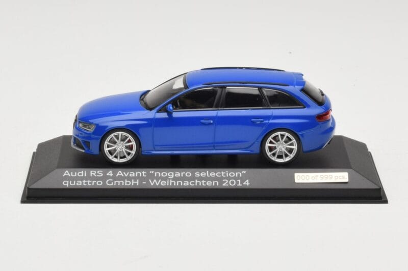 Audi RS4 B8 Avant Nogaro Blue Sélection de Noël 2014 Minichamps 1:43 AUDI003 Métal