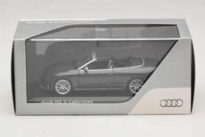 Audi RS5 B8 Cabriolet Daytona Gray Minichamps 1:43 5011215323 Métal — image 4 sur 4
