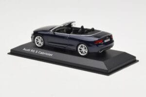 Audi RS5 B8 Cabriolet Estoril Blue Minichamps 1:43 5011215313 Métal — image 3 sur 4