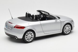 Audi TT 8J Roadster Argent Clair Minichamps 1:18 5010500515 Métal — image 3 sur 8