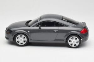 Audi TT 8N Coupé Grey Metallic Minichamps 1:18 155017020 Métal — image 3 sur 6