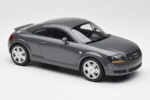 Audi TT 8N Coupé Grey Metallic Minichamps 1:18 155017020 Métal — image 4 sur 6