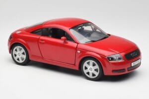 Audi TT 8N Coupe Rouge Revell 1:18 89909092 Métal — image 6 sur 8