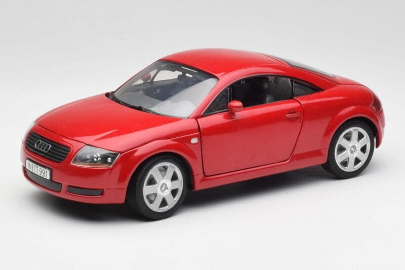 Audi TT 8N Coupe Rouge Revell 1:18 89909092 Métal