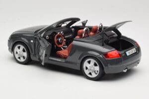 Audi TT 8N Roadster Gris Maisto 1:18 50346 Métal — image 5 sur 8