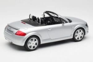 Audi TT 8N Roadster Silver Metallic Minichamps 1:18 155017031 Métal — image 2 sur 6