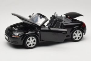 Audi TT 8N Roadster Noir Revell 1:18 8980 Métal — image 2 sur 8