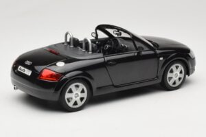 Audi TT 8N Roadster Noir Revell 1:18 8980 Métal — image 3 sur 8