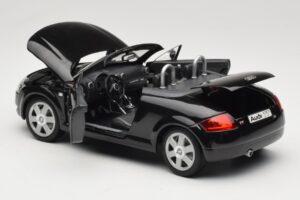Audi TT 8N Roadster Noir Revell 1:18 8980 Métal — image 5 sur 8