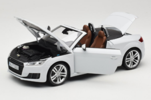 Audi TT 8S Roadster Glacier White Minichamps 1:18 5011400515 Métal — image 2 sur 8