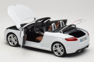 Audi TT 8S Roadster Glacier White Minichamps 1:18 5011400515 Métal — image 5 sur 8