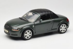 Audi TT 8N Roadster Vert Revell 1:18 8979 Métal