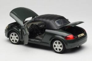 Audi TT 8N Roadster Vert Revell 1:18 8979 Métal — image 5 sur 8