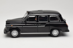 Austin FX4 London Taxi Noir Minichamps 1:18 180136000 Métal — image 4 sur 8