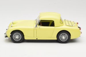 Austin-Healey Sprite Mk1 Jaune Revell 1:18 08835 Métal — image 4 sur 8