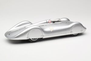 Auto Union Type C Streamliner #72 B. Rosemeyer World Record 1937 Revell 1:18 08420 Métal — image 2 sur 6