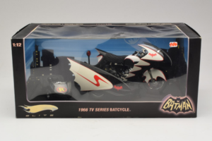 Batcycle & Sidecar Batman TV Series Hot Wheels 1:18 R0006 Métal — image 2 sur 2