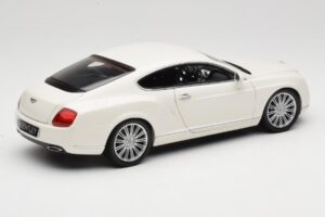 Bentley Continental GT Blanc Minichamps 1:18 100139621 Métal — image 3 sur 8