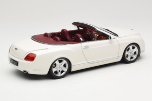 Bentley Continental GTC Blanc Minichamps 1:18 100139032 Métal — image 3 sur 8