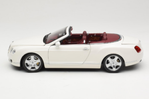 Bentley Continental GTC Blanc Minichamps 1:18 100139032 Métal — image 4 sur 8
