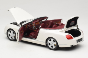 Bentley Continental GTC Blanc Minichamps 1:18 100139032 Métal — image 5 sur 8