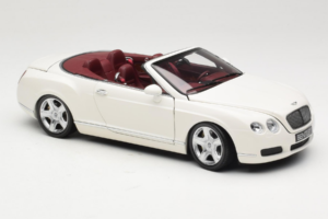 Bentley Continental GTC Blanc Minichamps 1:18 100139032 Métal — image 6 sur 8