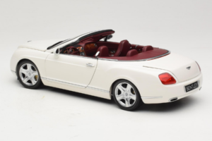 Bentley Continental GTC Blanc Minichamps 1:18 100139032 Métal — image 7 sur 8